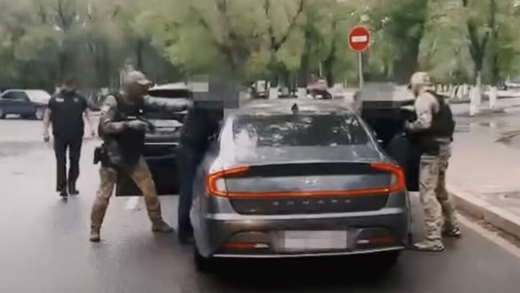 Полиция задерживает "черных риэлторов" в Карагандинской области