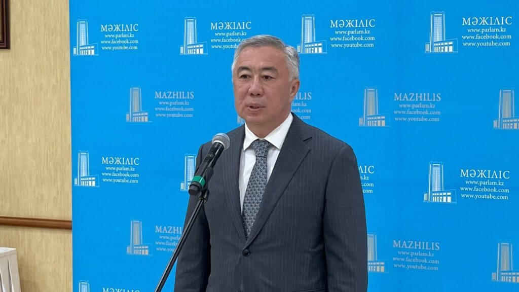 Заместитель премьер-министра Республики Казахстан Серик Жумангарин отвечает на вопросы журналистов 5 июня 2024 года