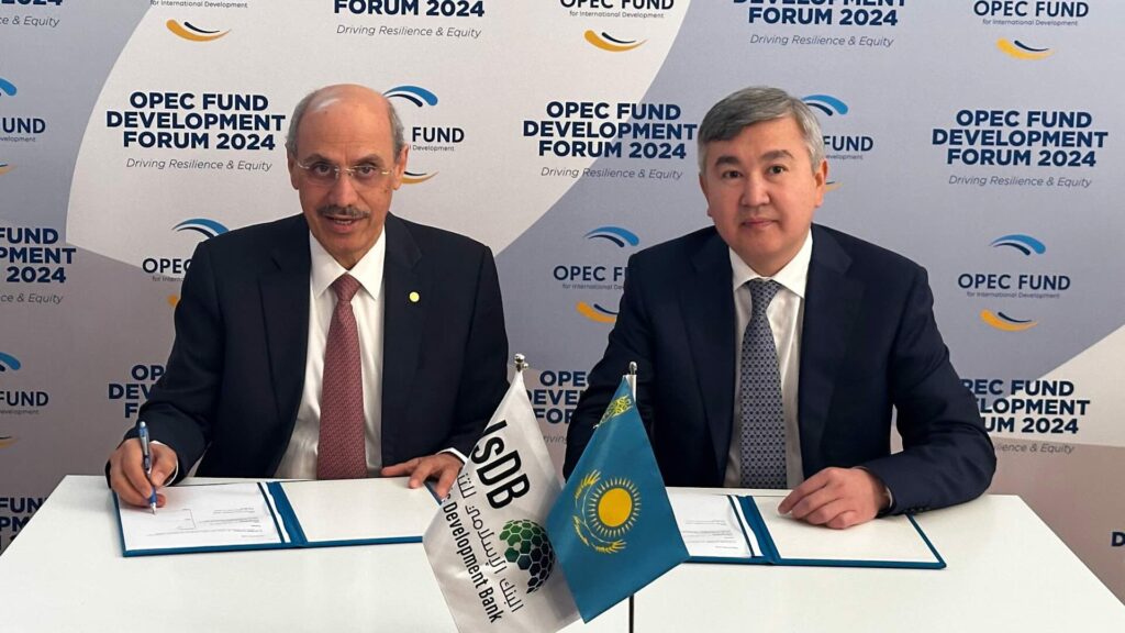 Минист нацэкономики с представителем Исламского банка Развития, который даст Казахстана 2 миллиарда долларов