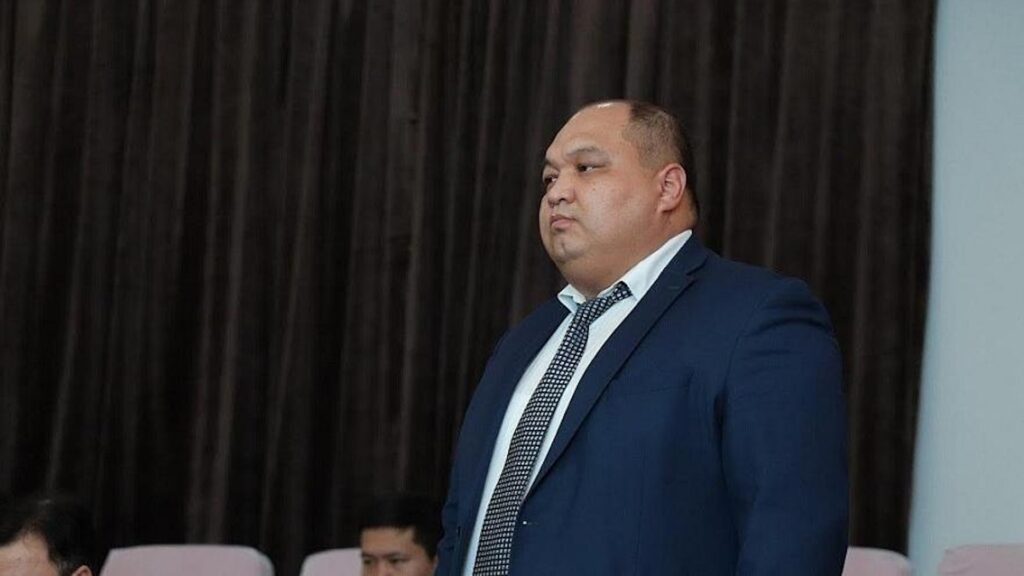 Председатель Актауского городского суда Бауржан Шайдуллин крупным планом