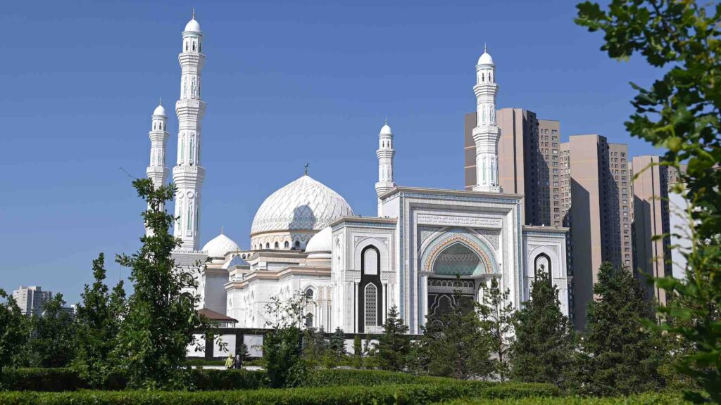 Вид на мечеть Хазрет Султан в Астане
