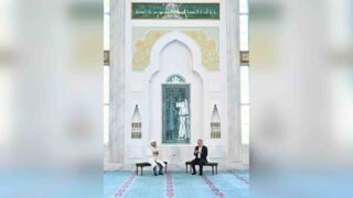 Праздник Курбан айт: Токаев провел обряд жертвоприношения в мечети Хазрет Султан