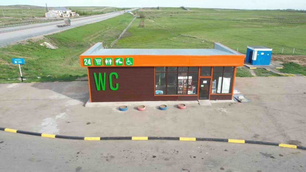 Придорожный сервис вдоль трассы в Казахстане