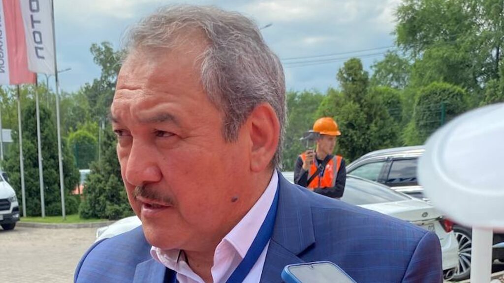 Вице-министр экологии и природных ресурсов Жомарт Алиев рассказывает про утильсбор