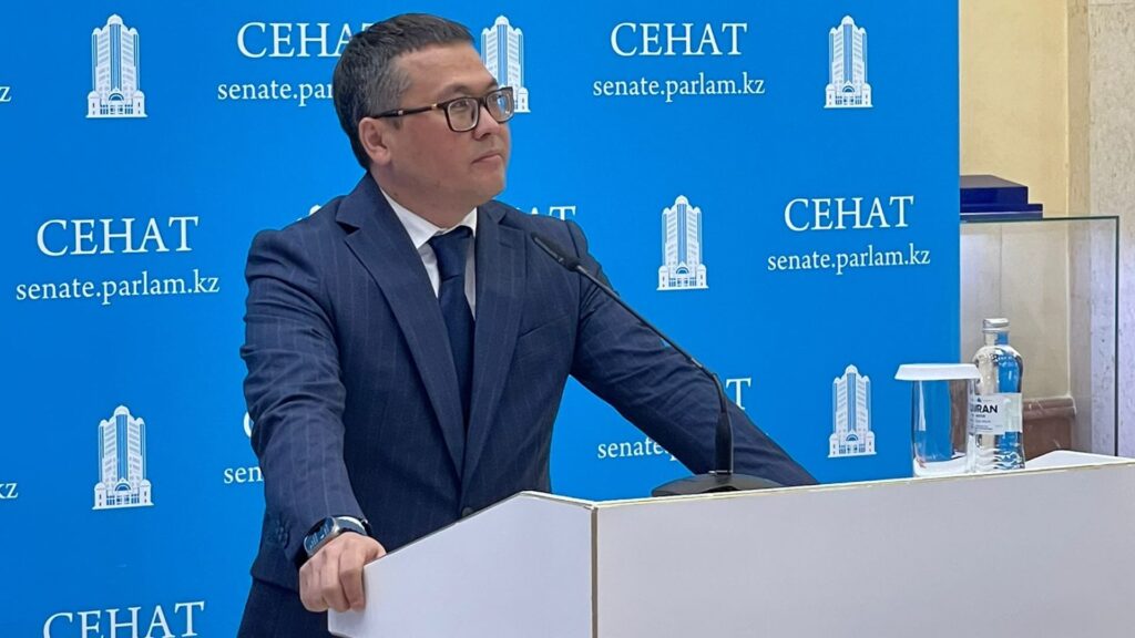 Вице-министр культуры и информации Канат Искаков отвечает на вопросы журналистов 6 июня 2024 года