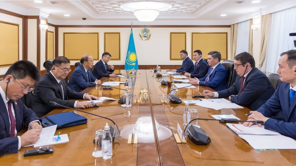 Премьер Бектенов и делегация обсуждают с главой CNPC совместные проекты в энергетической сфере  