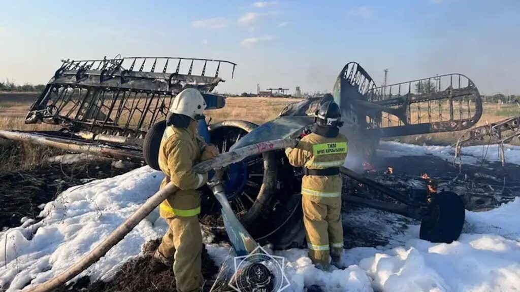 Сгоревший самолет в Алматинской области