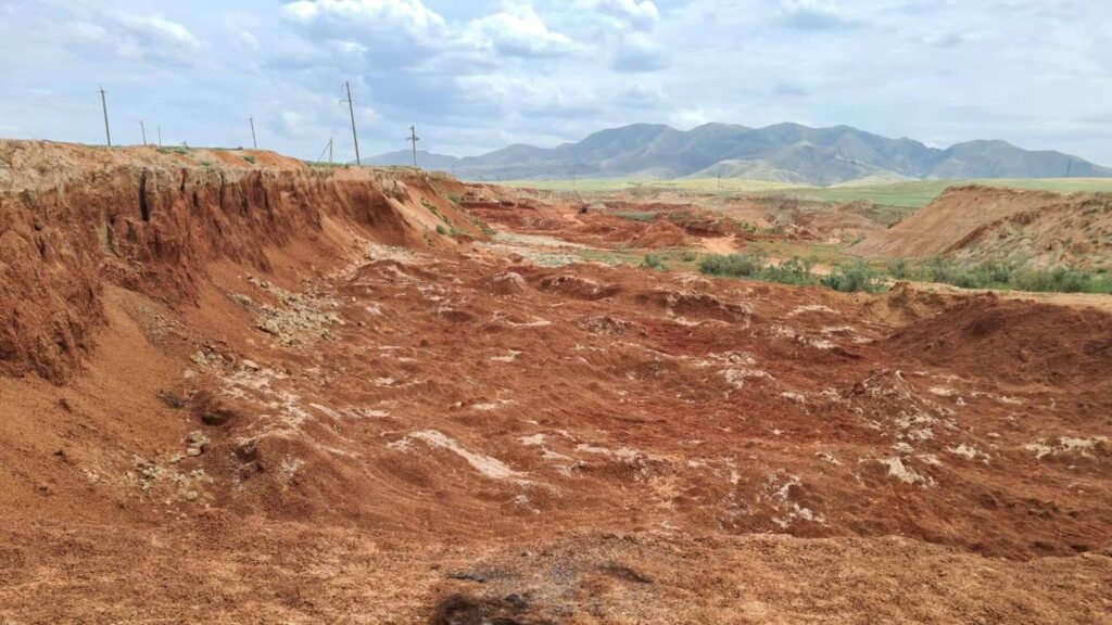 Вид на землю в области Жетысу, которую незаконно захватили