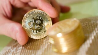 Стоимость биткоина превысила 108 тысяч долларов