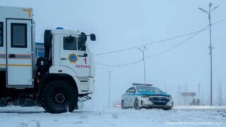 В семи регионах Казахстана из-за непогоды перекрыли дороги