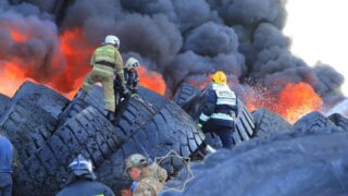 В Алматинской области загорелся шинный завод