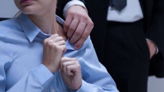 Казахстан готовит закон против домогательств на работе: что изменится