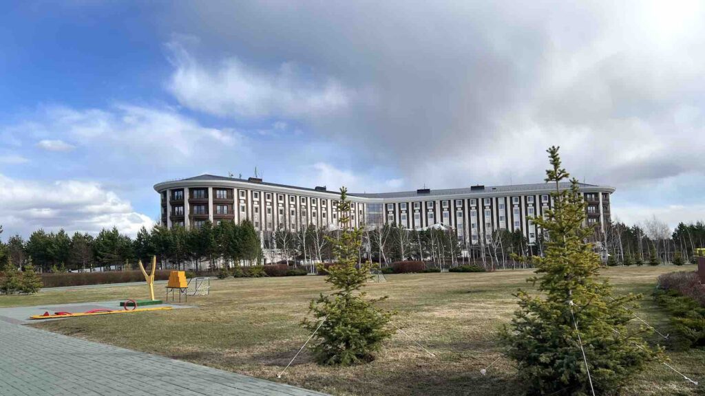 Вид на отель Rixos Borovoe со стороны