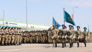 В Астане проходит военный парад ко Дню защитника Отечества