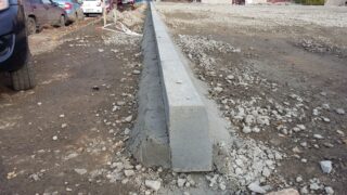 В алматинском УГМ пояснили установку поврежденных бордюров