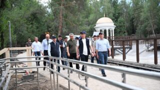 Аким Алматы потребовал ускорить работу над проектами в Медеуском районе