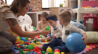 В Алматы родители смогут оплачивать детский сад ваучерами