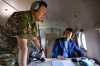 Аким Алматы проверил селезащитные объекты в горах с воздуха