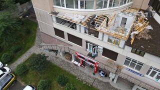 В Алматы сносят незаконную пристройку в ЖК «Хан Тенгри»