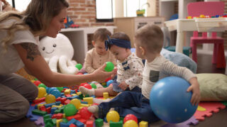 В Алматы родители смогут оплачивать детский сад ваучерами