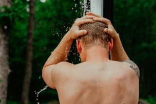 Почему холодный душ не спасает от жары? Ответ вас удивит