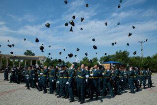 Почти 200 выпускников Академии Национальной гвардии пополнили ряды офицеров