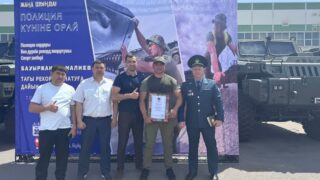 Бауыржан Камалиев установил мировой рекорд, протянув 24-тонную бронемашину Terrex Barys 8×8!