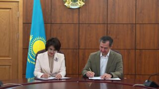 Цены на лекарства снизят: Минздрав РК договорился с фармкомпаниями