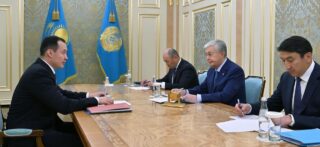 Президент Казахстана провёл рабочую встречу с главой «QazaqGaz»