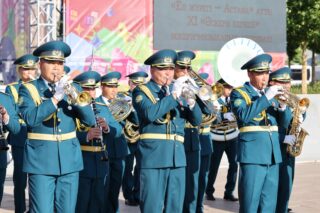 Гала-концерт фестиваля «Әскери керней» украсил День столицы на площади «Қазақ елі»