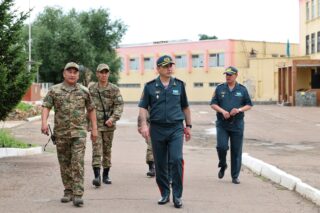 Главнокомандующий Национальной гвардией посетил воинскую часть в Кокшетау