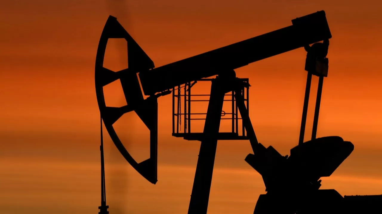 Эксперт утверждает, что регулирование цен на нефть породило $400 маржи на тонну и коррупцию на границах РК