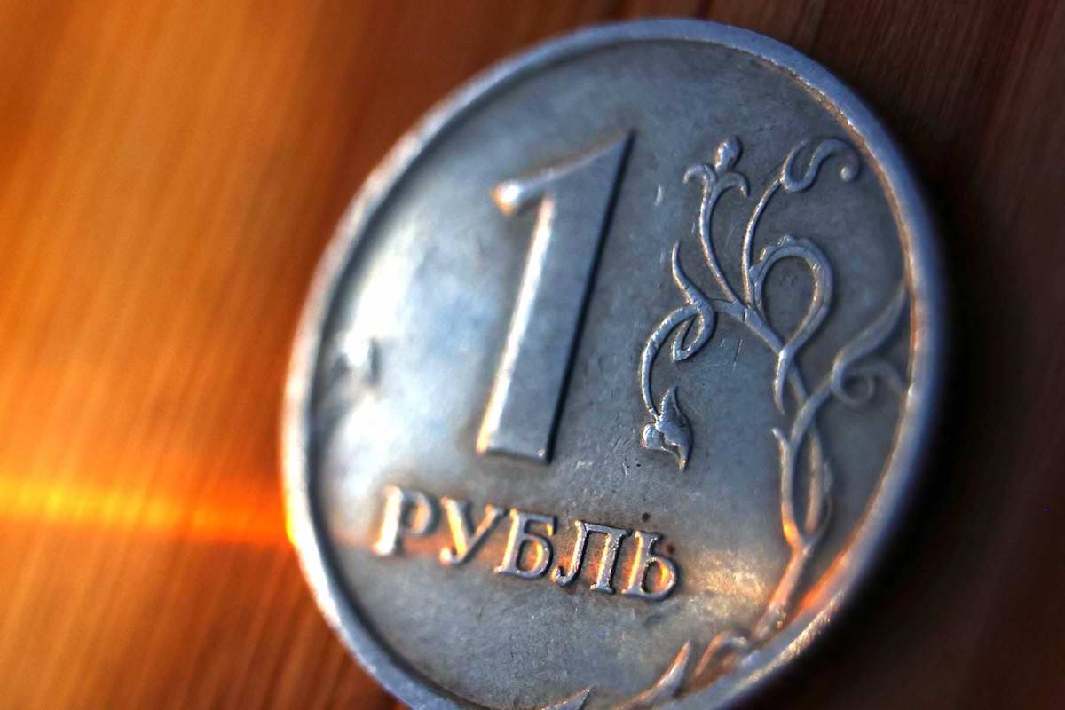 5 сша в рублях. Американский рубль. Рубль крепнет. Доллар скукоживается рубль укрепляется. Российский рубль в Америке фото.