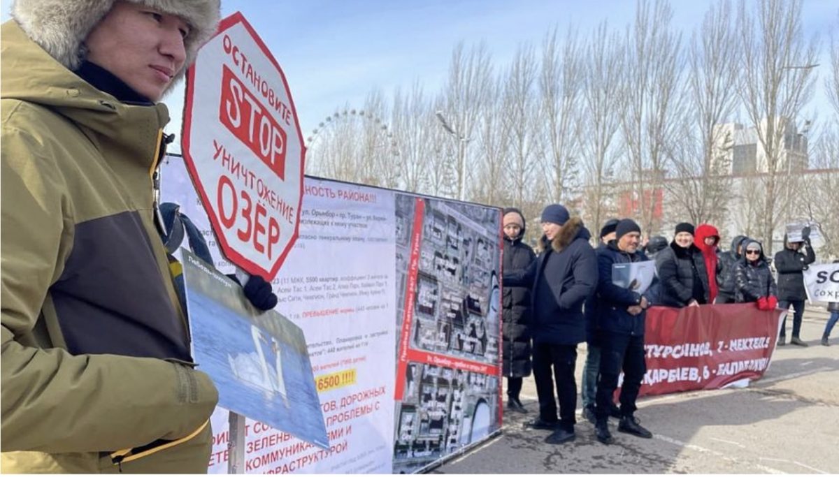 В Астане прошел санкционированный митинг против точечной застройки