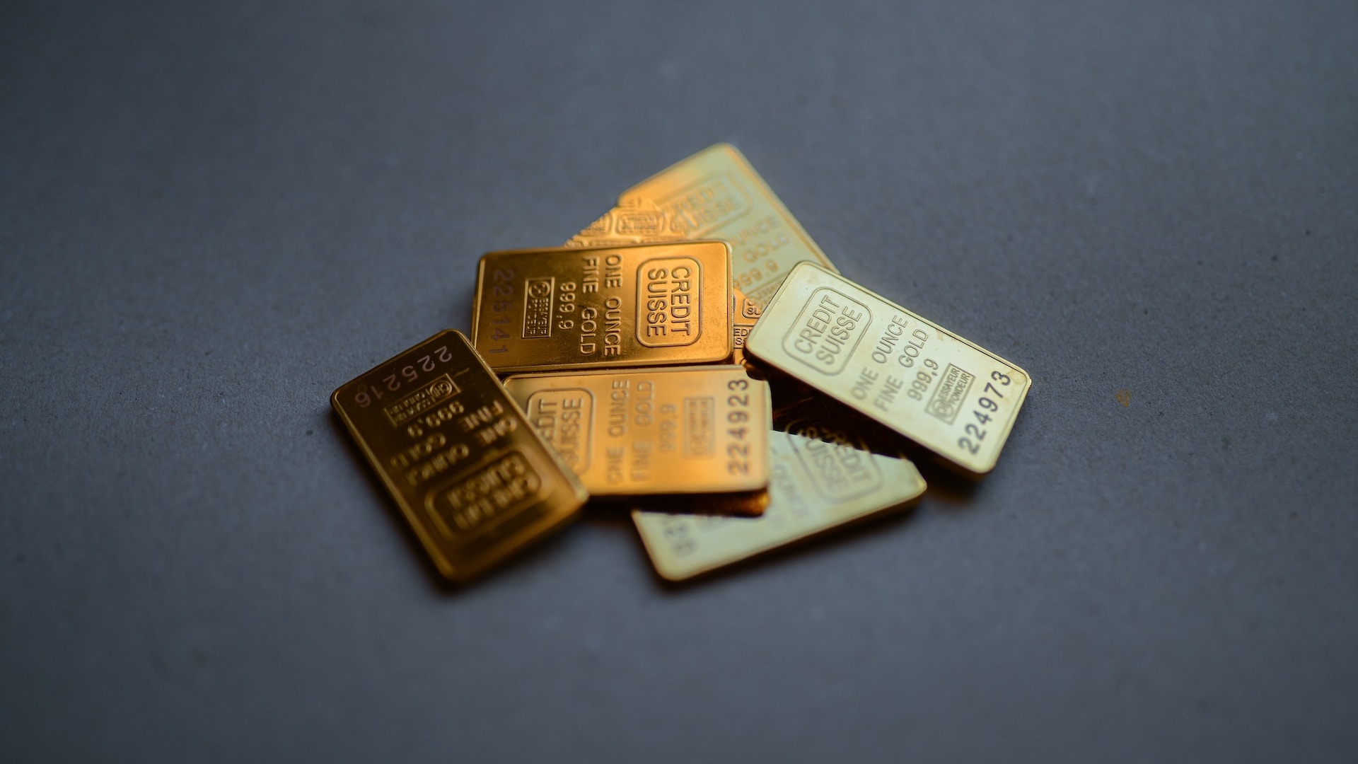 Цены на золото снизились до 2-месячного минимума