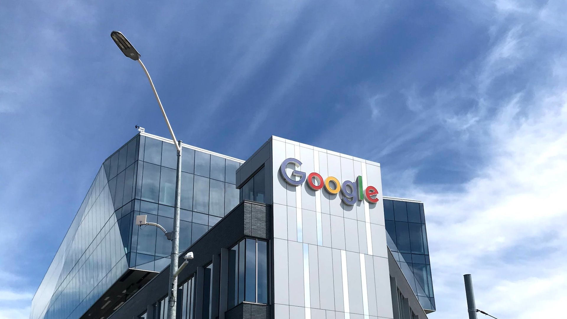 Google ужесточает правила присутствия сотрудников в офисе - Bizmedia.kz