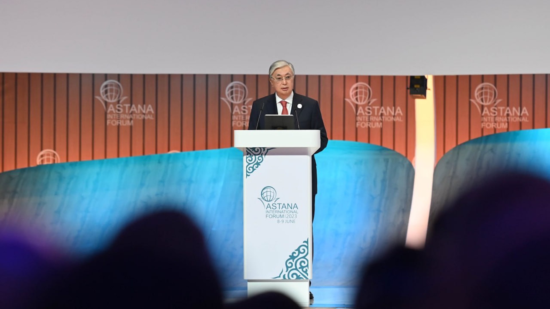 Президент Токаев выступил на пленарном заседании Международного форума Астана