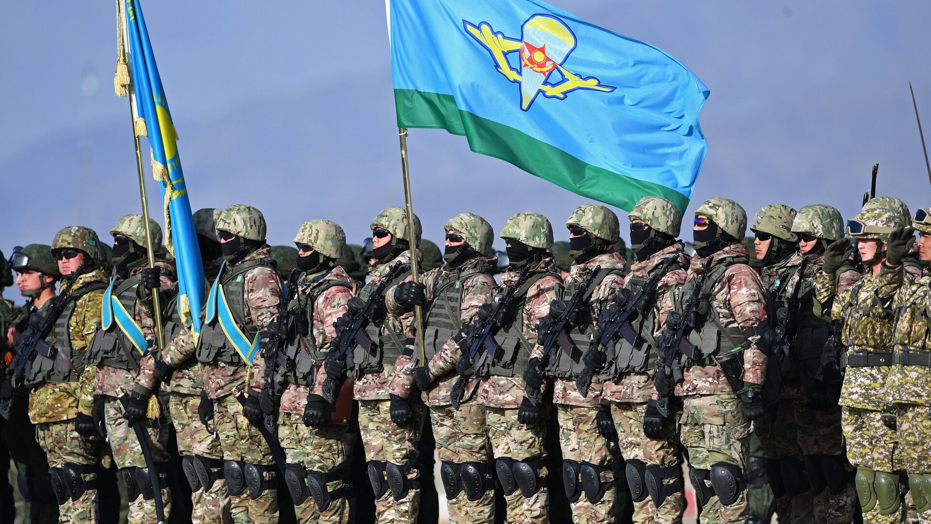 В Минобороны высказались об отправке армии Казахстана защищать границы России