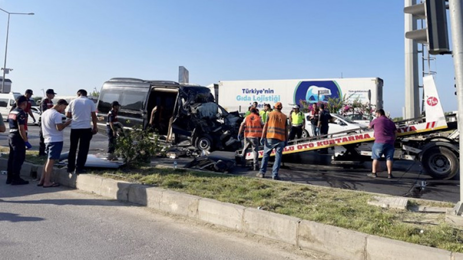 В Турции автобус с казахстанскими туристами попал в аварию