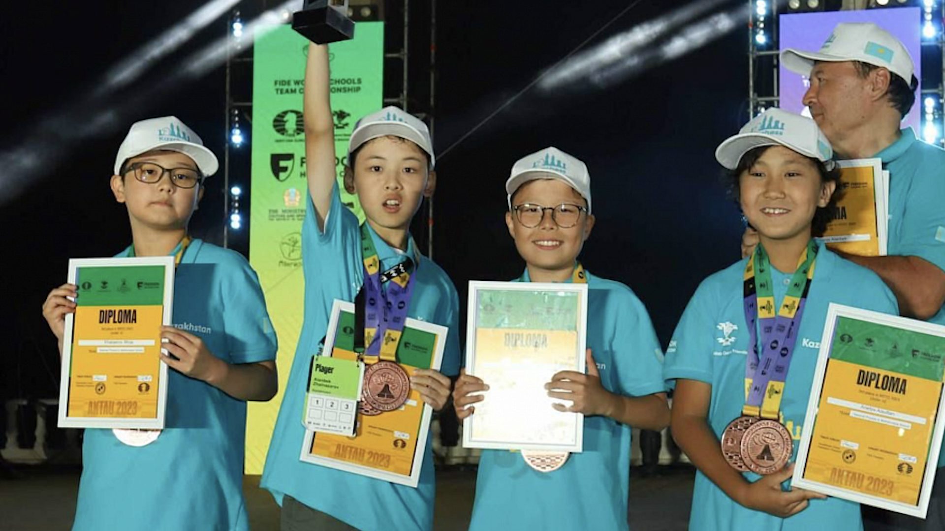 Серебро и бронзу на чемпионате мира по шахматам выиграли казахстанские школьники
