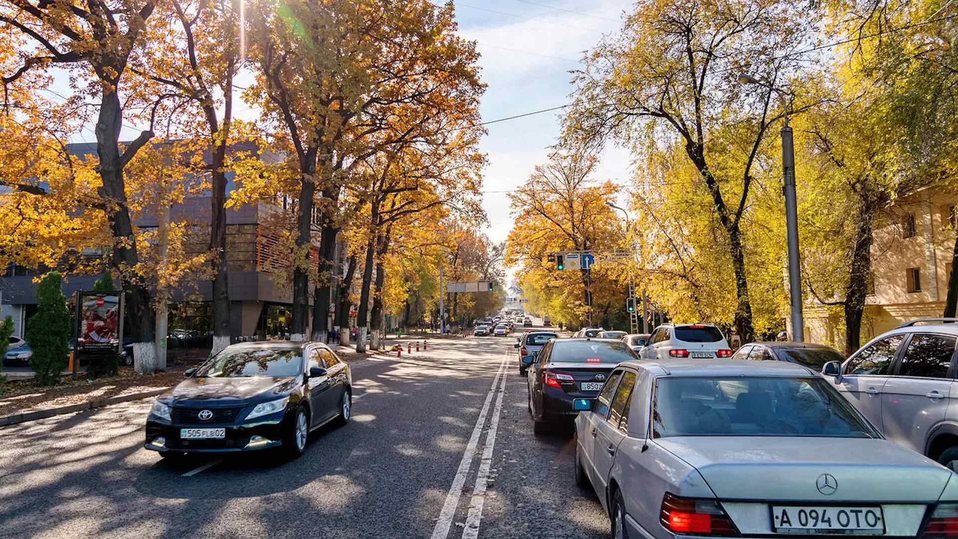 Средний ремонт основных магистральных улиц в Алматы будет завершен раньше срока