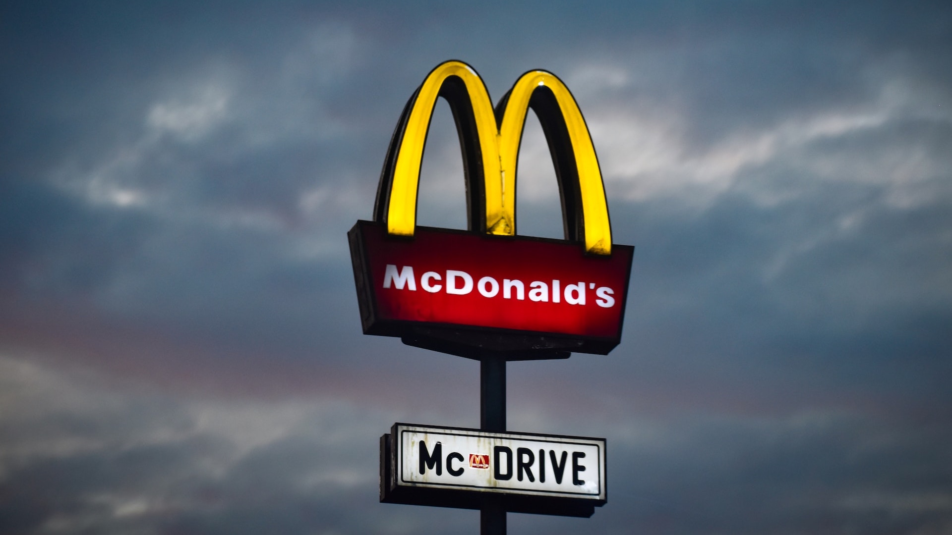 McDonald’s повышает комиссию за франшизу в США и Канаде