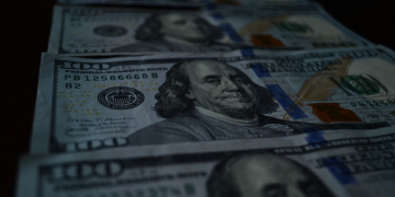 Почем продают доллар, евро и рубль в обменниках Алматы и Астаны 28 сентября