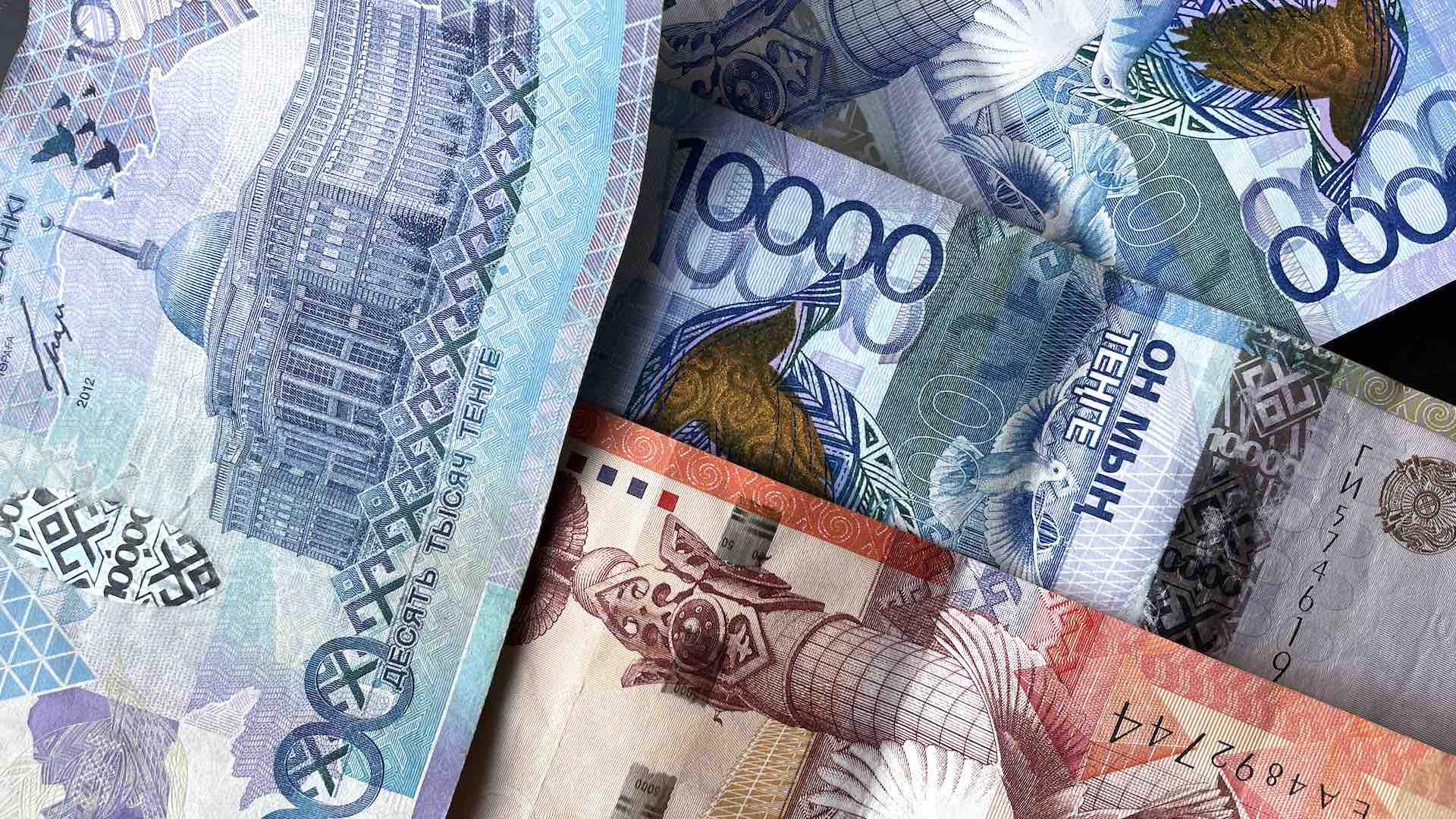 За сентябрь казахстанские банки выдали кредитов почти на 26 триллионов тенге