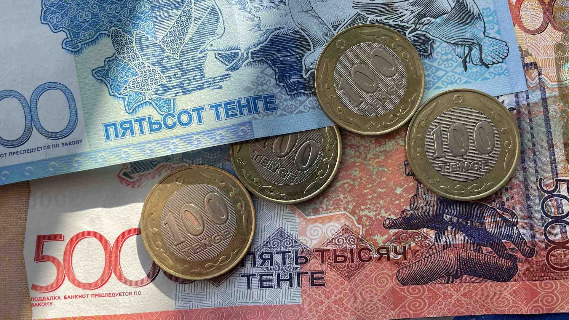 Эксперты узнали, сколько на самом деле зарабатывают люди в Казахстане
