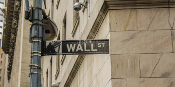 Фондовые индексы Уолл-стрит начинают торги с роста, доходность гособлигаций США снижается
