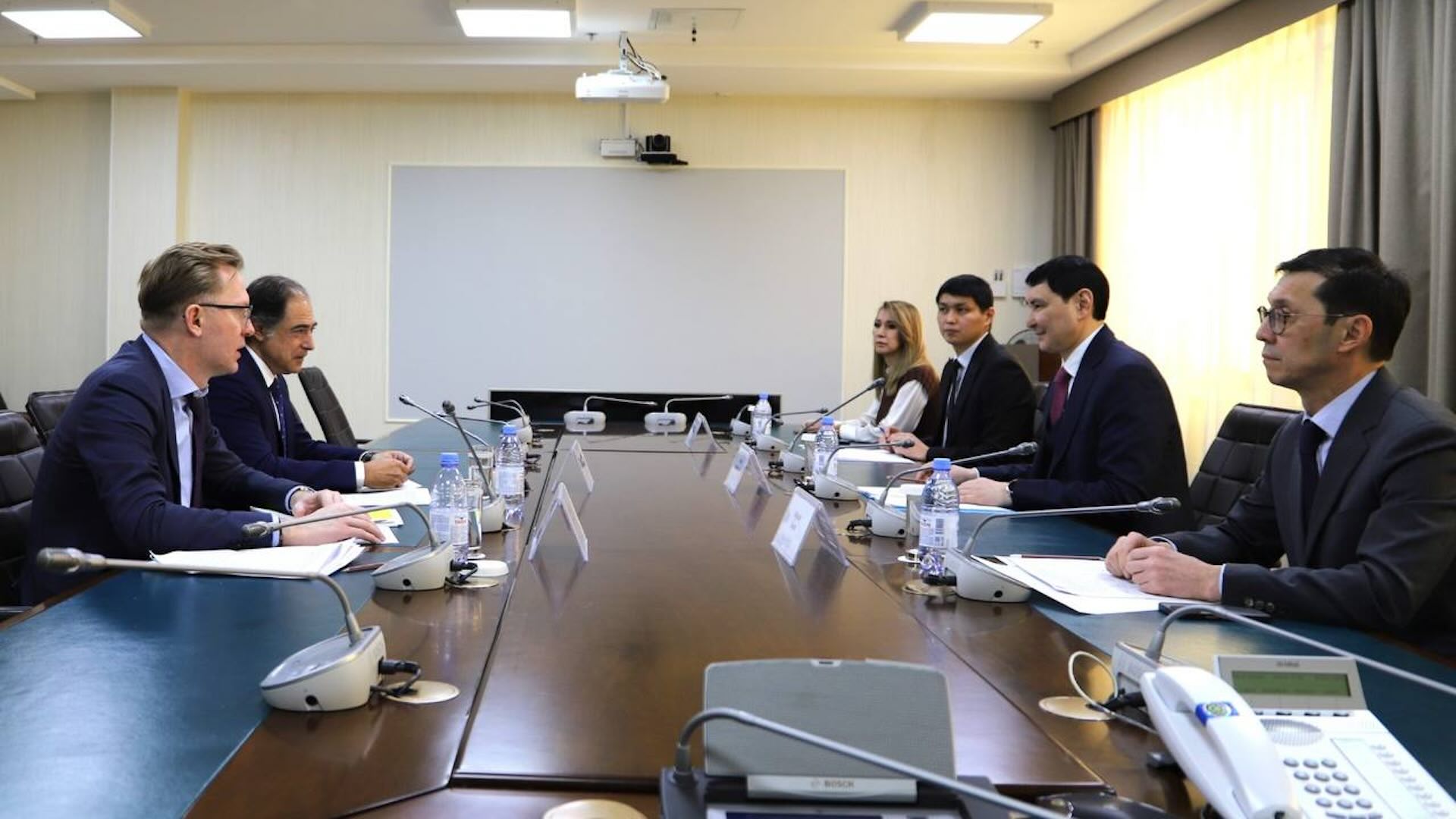 Казахстан и «Филип Моррис Казахстан» обсудили стратегические направления деятельности компании