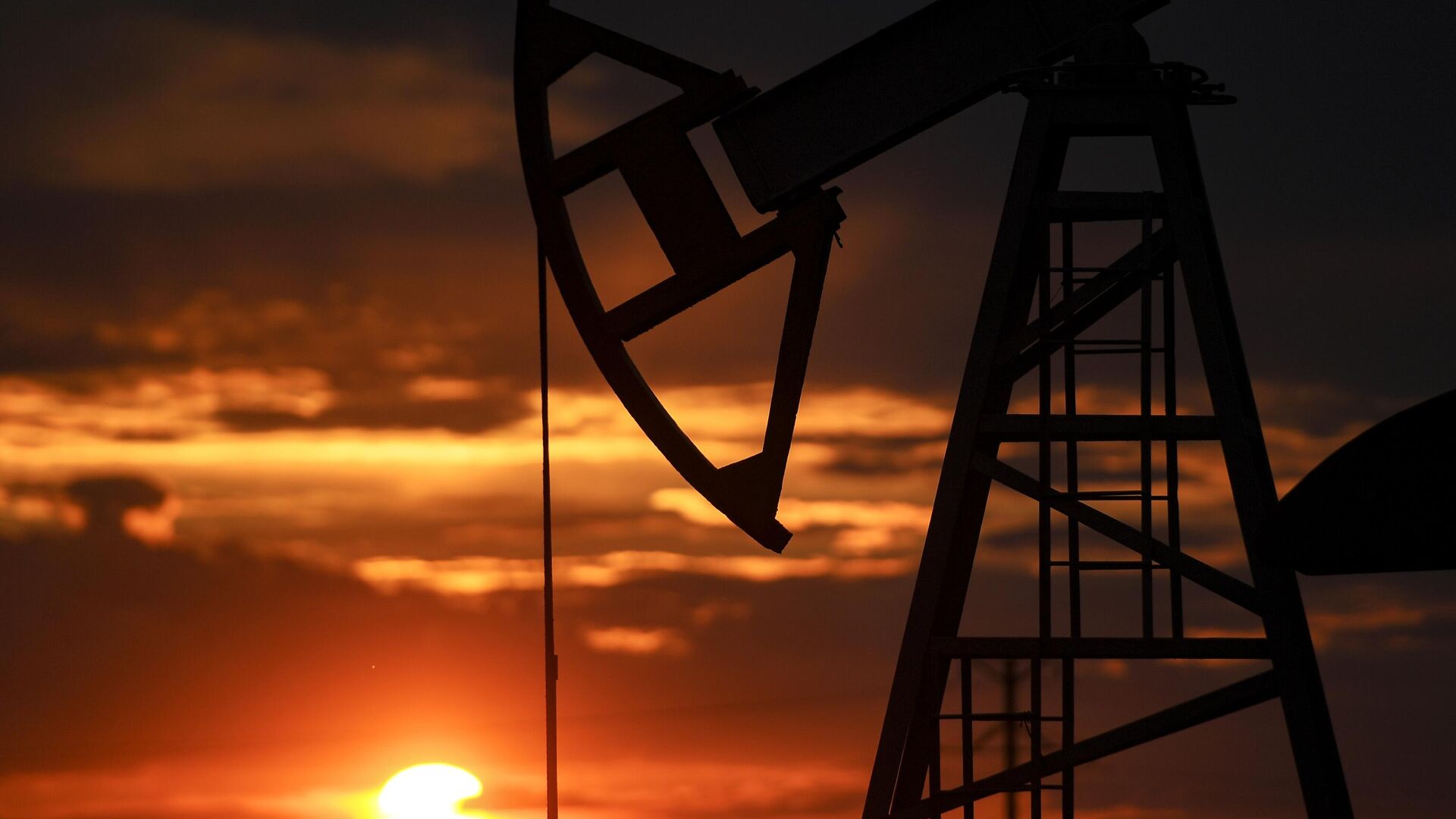 Казахстанские аналитики считают, что стоимость нефти упала из-за перемирия на ближнем востоке