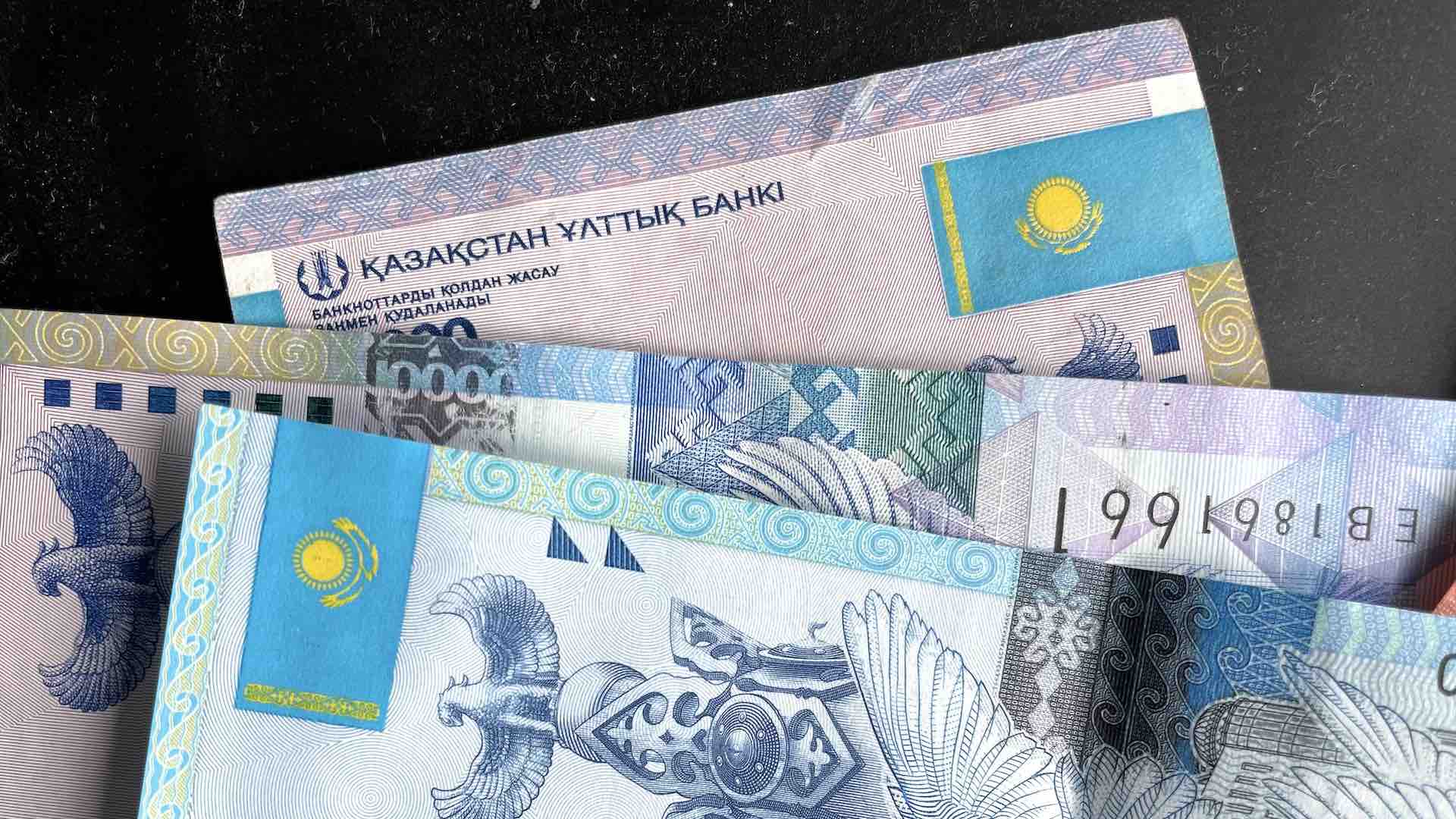 Можно ли в Казахстане через посредников снять пенсионные накопления