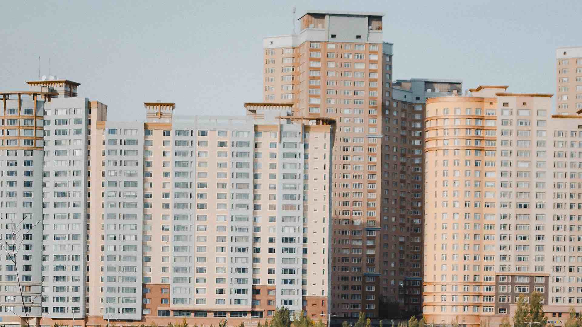 На сколько подорожали квартиры в новостройках Казахстана за октябрь 2023 года